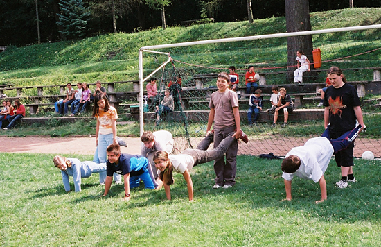 auch beim sportlichen Spiel im Gr&uuml;nen wird Englisch verwendet und gelernt