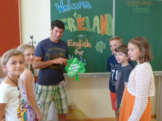 Englisch Projektarbeit mit Lehrer bei Tafel