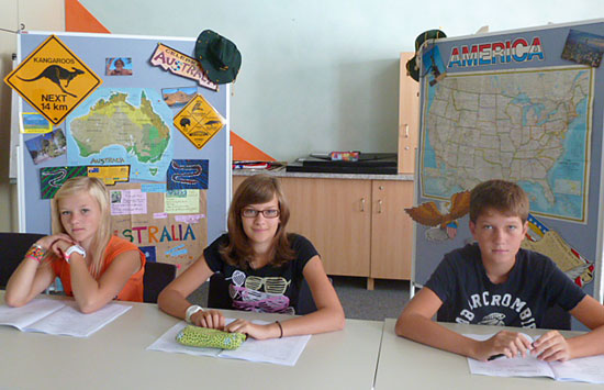 im Klassenzimmer beim lernen