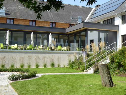 Lachstatthof, Innenhof Blick zum Restaurant