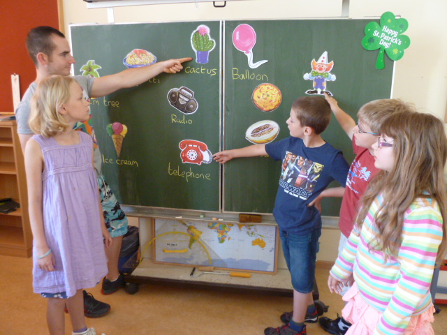 Englishcamp Vorbereitung, Projekt-Workshop Sch&uuml;ler bei Schultafel